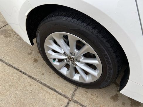 Used 2021 Toyota Corolla LE w/ LE Convenience Package image 31