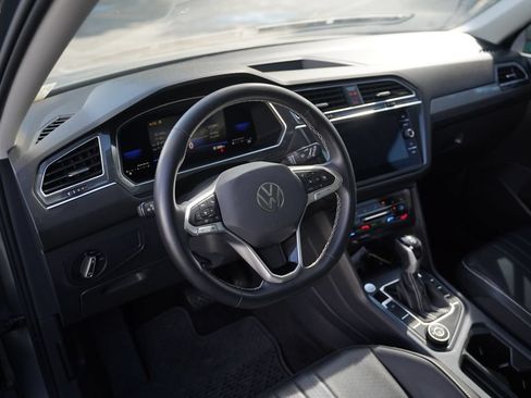 Used 2022 Volkswagen Tiguan SE AWD/4WD image 9