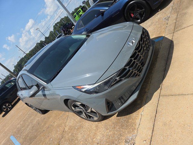 Used 2023 Hyundai Elantra Limited FWD image 7