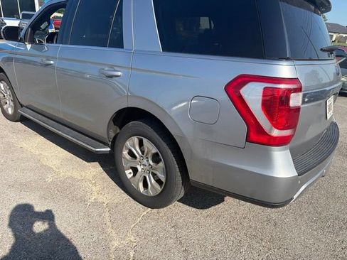 Used 2020 Ford Expedition XLT w/ Equipment Group 202A AWD/4WD image 28