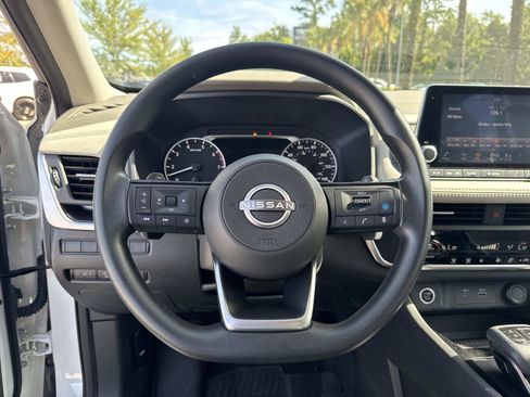 Used 2023 Nissan Rogue SV FWD image 15