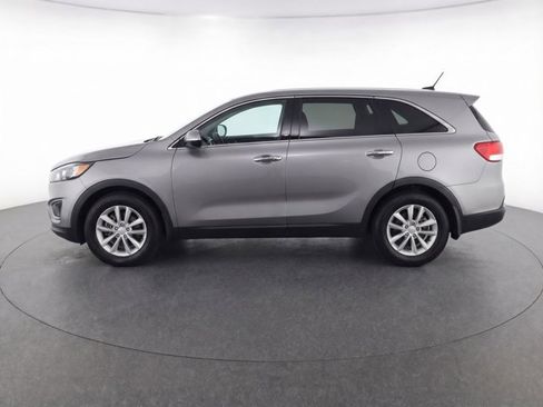 Used 2017 Kia Sorento L image 4