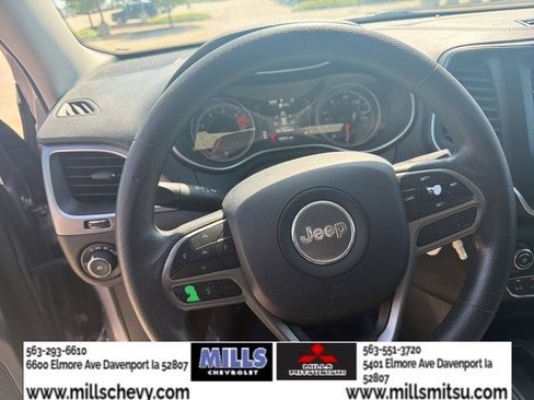 Used 2019 Jeep Cherokee Latitude w/ Popular Appearance Group FWD image 13