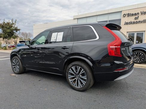 Certified 2022 Volvo XC90 T6 Momentum image 4