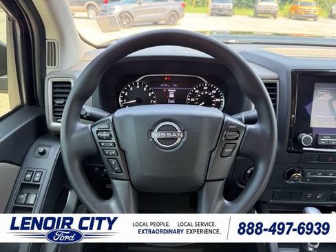 Used 2022 Nissan Frontier SV AWD/4WD image 16