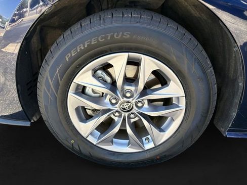 Used 2025 Toyota Sienna XLE FWD image 11