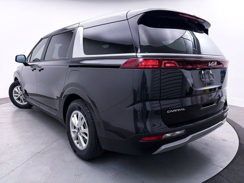 Certified 2023 Kia Carnival LX image 2