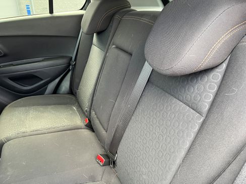 Used 2020 Chevrolet Trax LS w/ Tint and Cruise Package FWD image 9