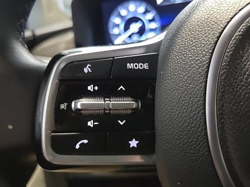 Certified 2024 Kia Carnival SX FWD image 15