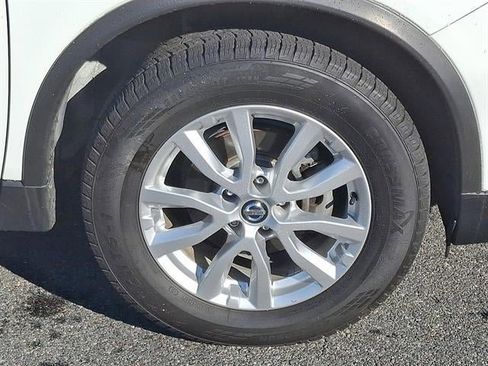 Used 2017 Nissan Rogue SV image 8