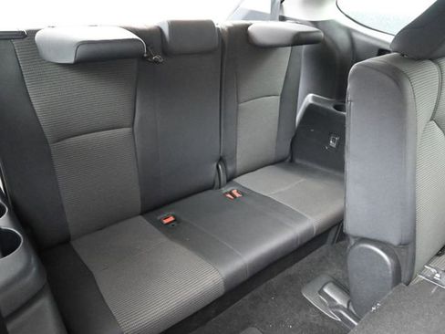 Used 2024 Toyota Highlander LE image 9