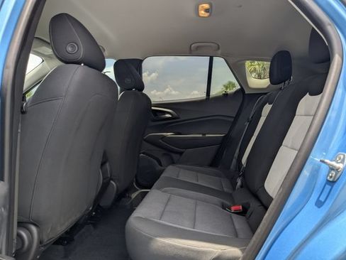 Used 2025 Chevrolet Trax LS w/ Driver Confidence Package FWD image 14