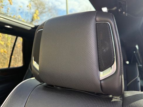 Used 2021 Cadillac Escalade Premium Luxury image 11