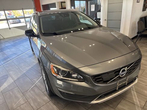 Used 2018 Volvo V60 T5 Cross Country Platinum image 4