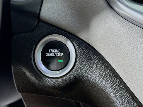 Used 2019 Chevrolet Equinox LT FWD image 19
