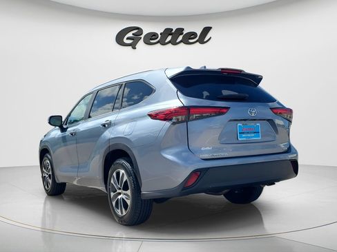 Used 2023 Toyota Highlander XLE image 7