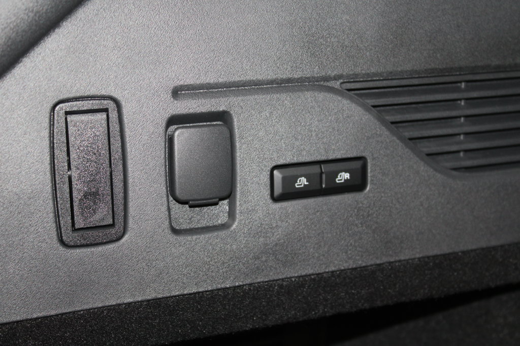 Used 2025 Lincoln Nautilus Premier AWD/4WD image 37