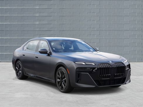 New 2026 BMW 740i 740i RWD w/ Premium Package image 1