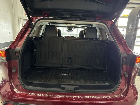 Used 2020 Toyota Highlander Limited image 27
