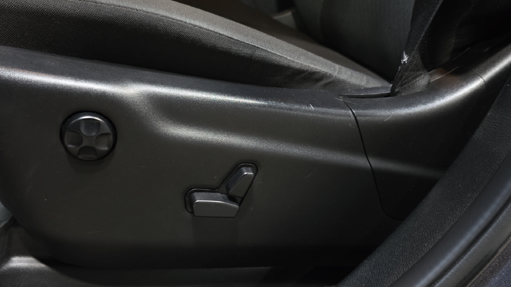 Used 2018 Jeep Grand Cherokee Laredo AWD/4WD image 26