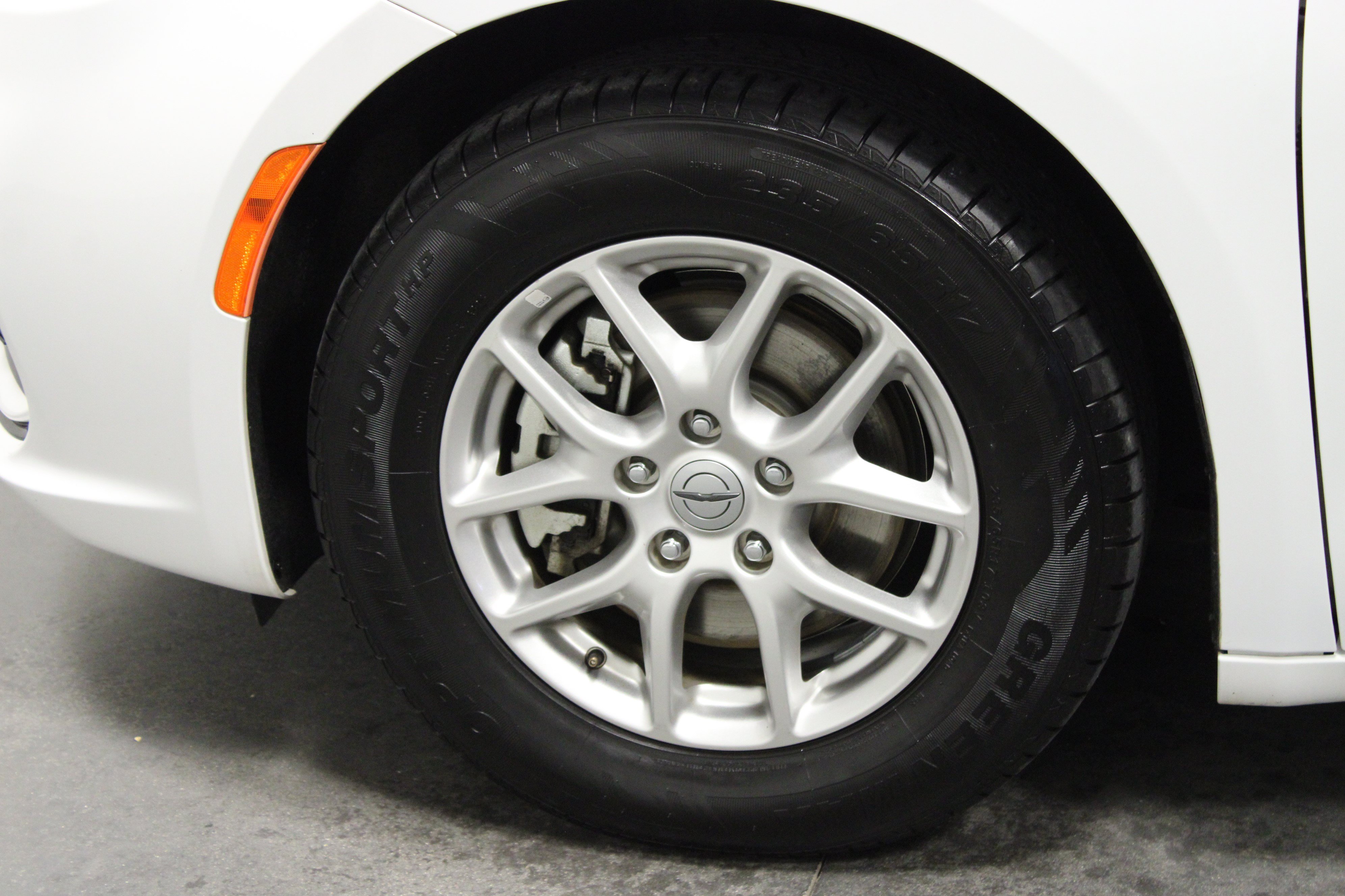 Used 2024 Chrysler Pacifica Touring-L FWD image 10