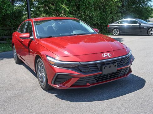 Used 2024 Hyundai Elantra SEL FWD image 7