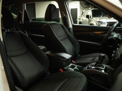 Used 2019 Nissan Rogue SV image 15