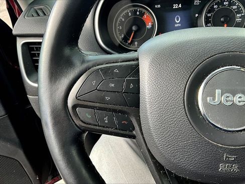 Used 2019 Jeep Cherokee Trailhawk w/ Comfort/Convenience Group image 23