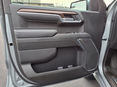 Used 2023 Chevrolet Silverado 1500 LT image 3