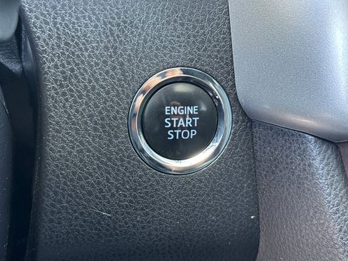 Certified 2018 Toyota Highlander XLE w/ Carpet Mat Package (TMS) image 23