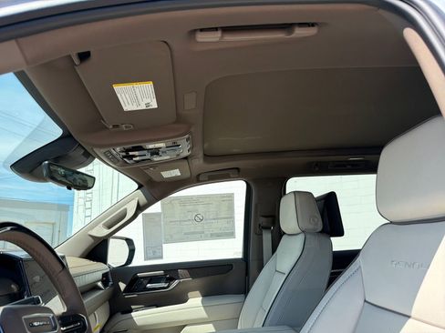 New 2026 GMC Yukon XL Denali w/ Denali Reserve Package AWD/4WD image 18