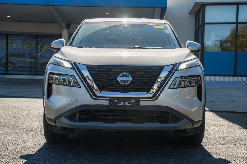 Used 2023 Nissan Rogue SV AWD/4WD image 2