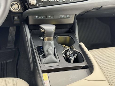Used 2025 Lexus ES 350 w/ Premium Package FWD image 19