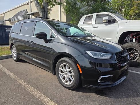 Used 2022 Chrysler Pacifica Touring-L image 3