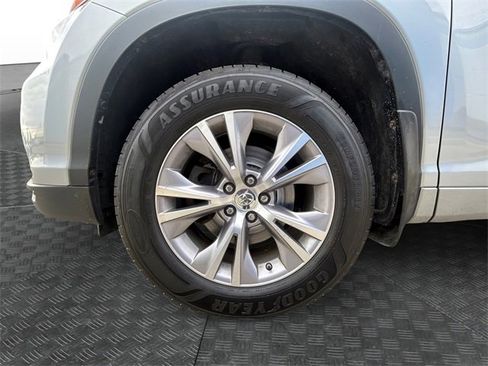 Used 2015 Toyota Highlander XLE image 13