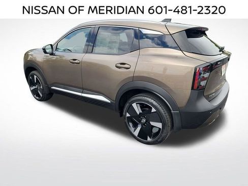 New 2026 Nissan Kicks SR FWD image 3
