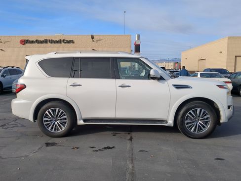 Used 2024 Nissan Armada SL image 2