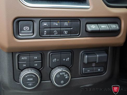 Used 2024 Chevrolet Suburban High Country AWD/4WD image 32