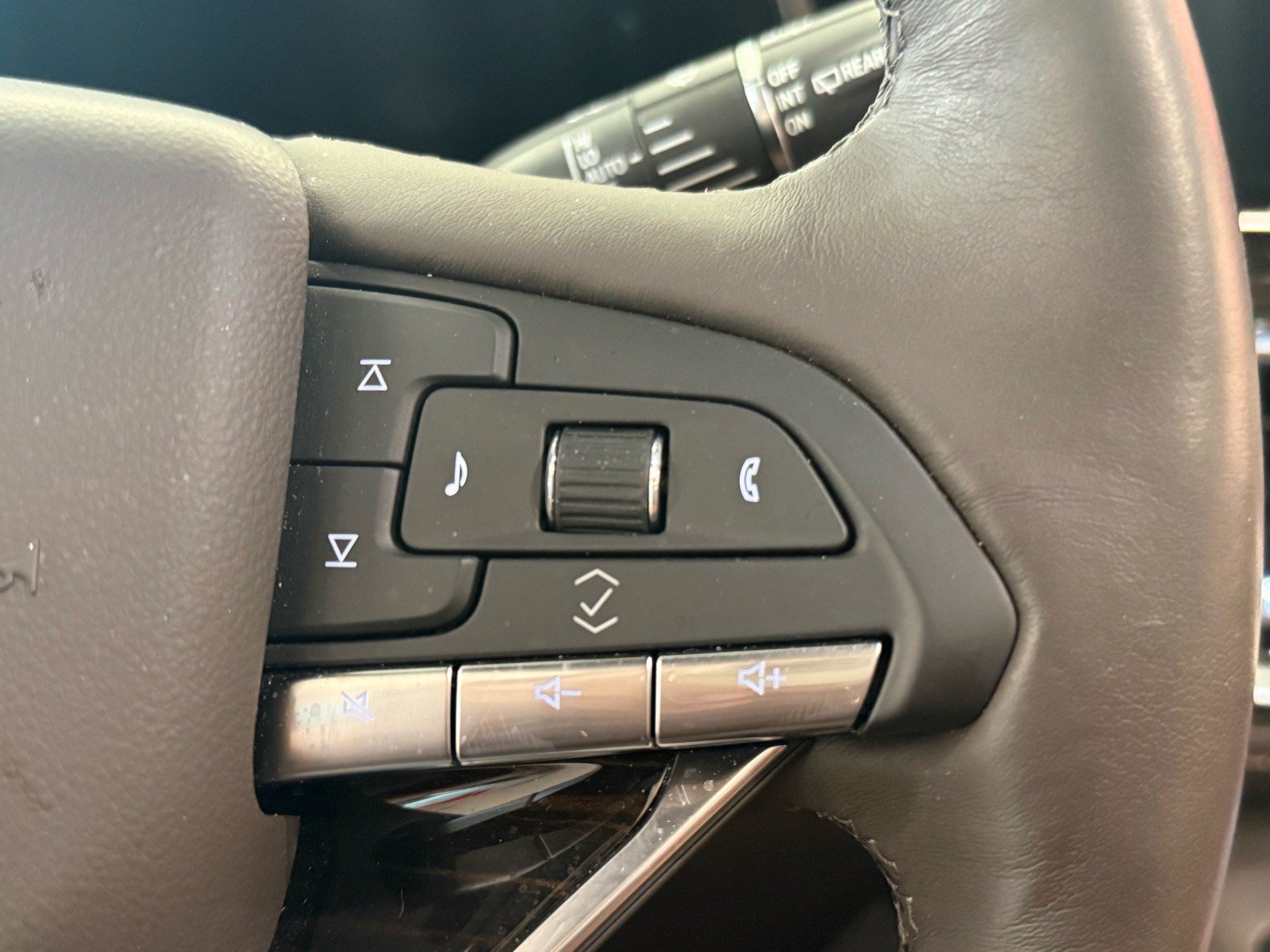 Used 2023 Cadillac Escalade Premium Luxury w/ Performance Package AWD/4WD image 22
