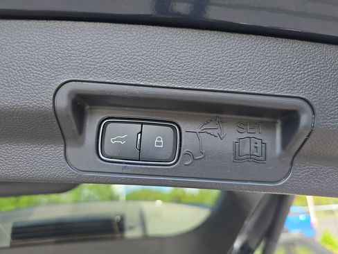 Used 2022 Ford Explorer XLT AWD/4WD image 15