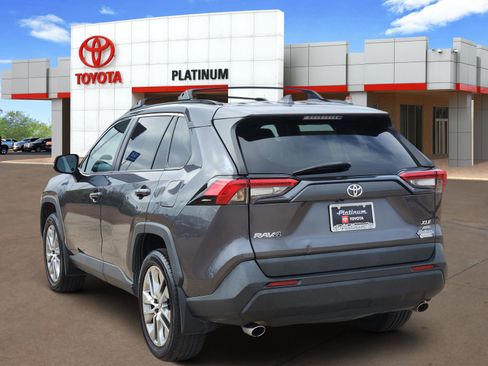 Used 2022 Toyota RAV4 XLE Premium image 5