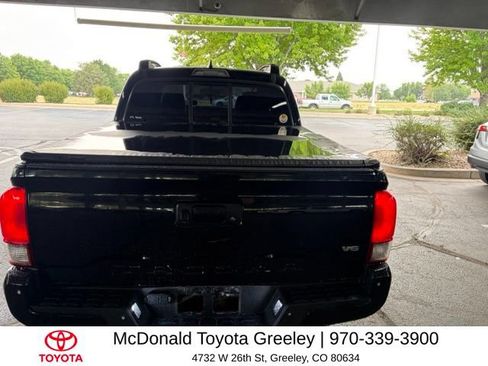 Used 2016 Toyota Tacoma TRD Off-Road AWD/4WD image 12