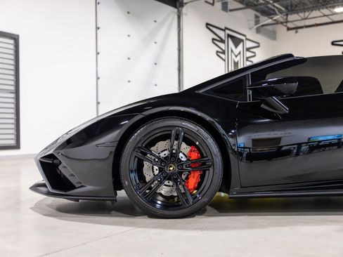 Used 2020 Lamborghini Huracan EVO image 19