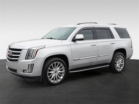 Used 2015 Cadillac Escalade Luxury image 4