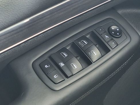 Used 2020 Jeep Grand Cherokee Overland image 33