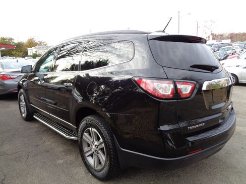 Used 2017 Chevrolet Traverse LT image 7