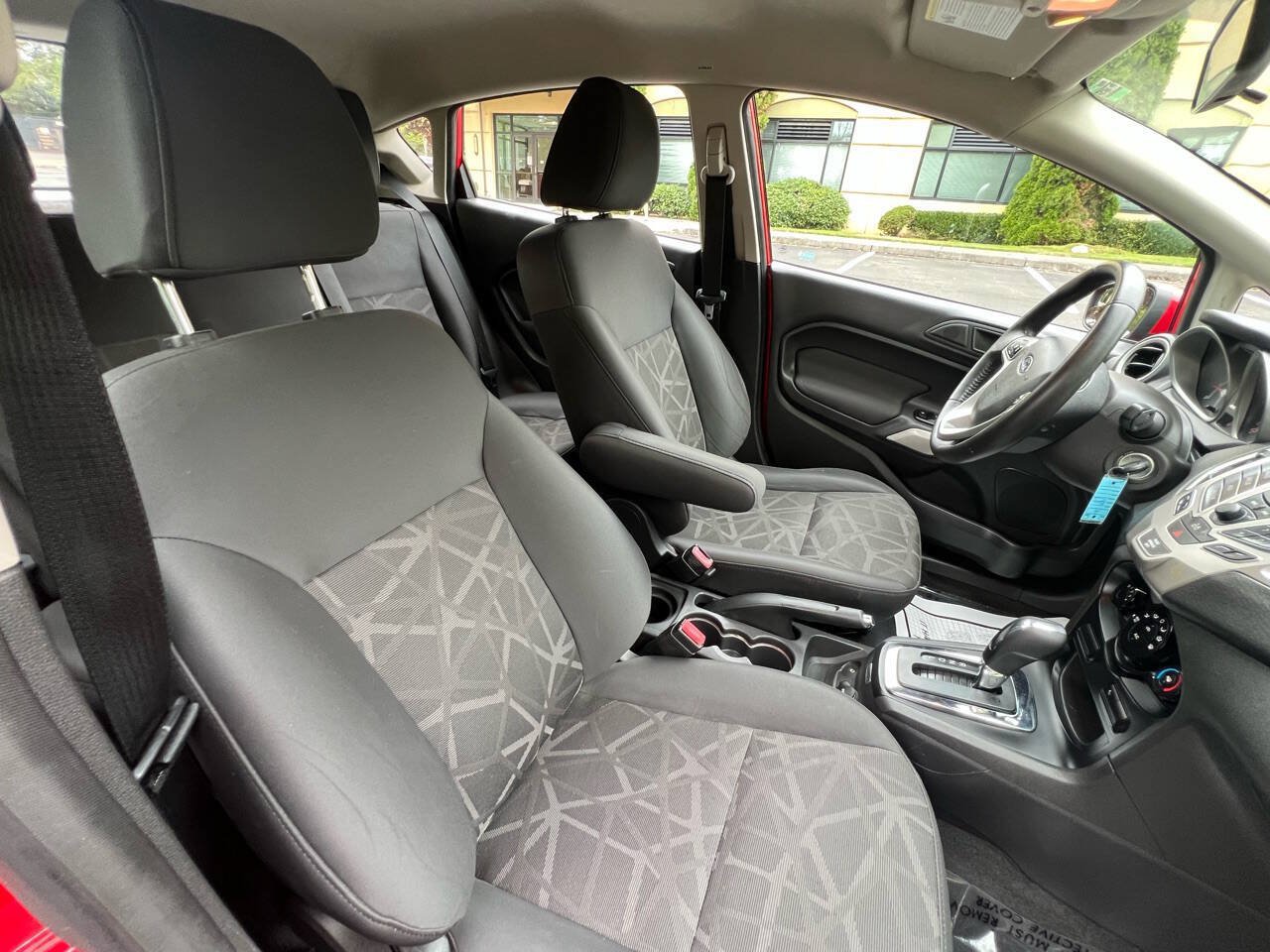 Used 2013 Ford Fiesta SE FWD image 25