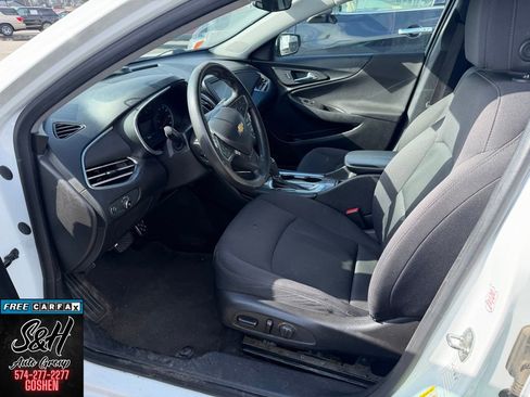 Used 2017 Chevrolet Malibu LT image 4