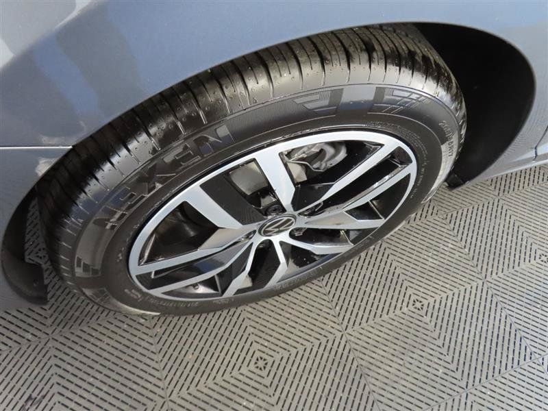 Used 2026 Volkswagen Jetta SE FWD image 8