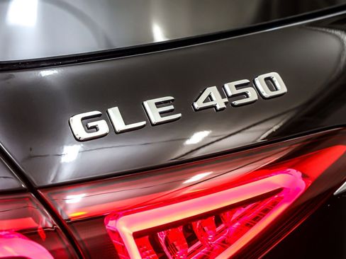 Used 2022 Mercedes-Benz GLE 450 4MATIC w/ AMG Line Exterior image 9